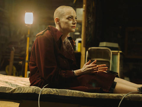 Entrevista de emprego mostra essa mulher super gostosa do xvideos tirando a roupa para sexo - Emma Stone em cena do filme 